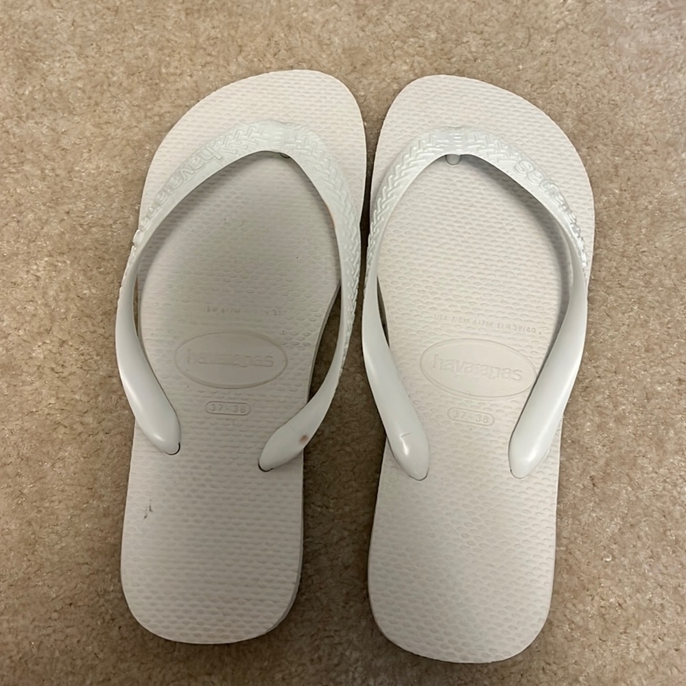 White Havaianas sandal flip flop